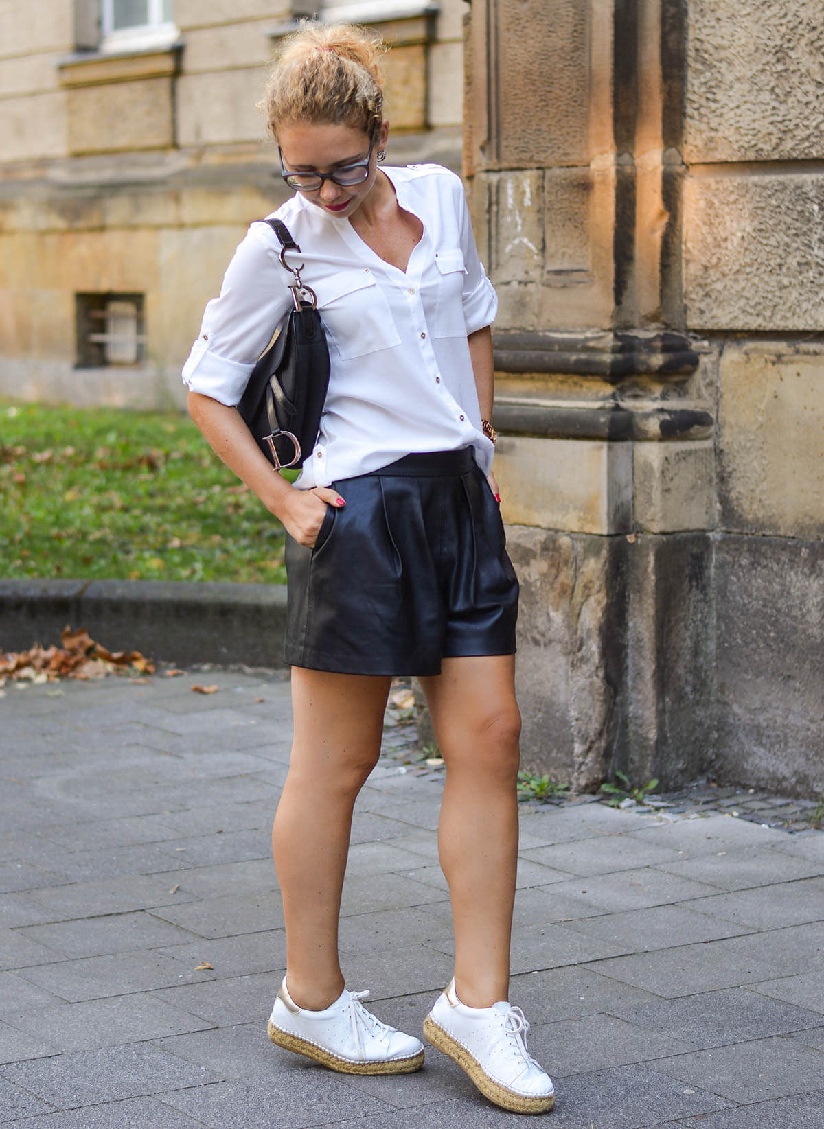 Outfit: Vintage Dior Saddle Bag, White Blouse and Leather Shorts -  Kationette