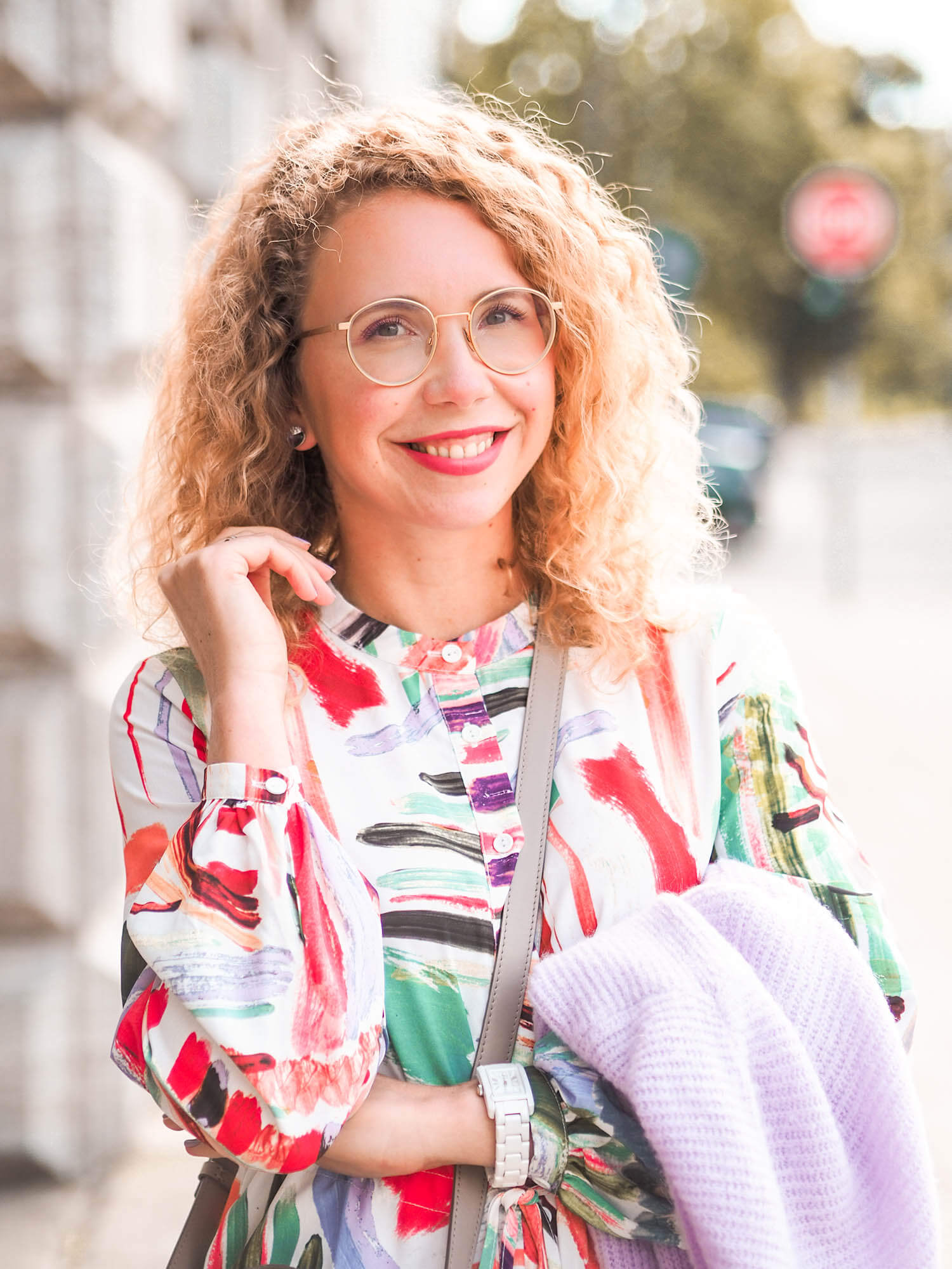 Outfit: Vintage Dior Saddle Bag, White Blouse and Leather Shorts -  Kationette